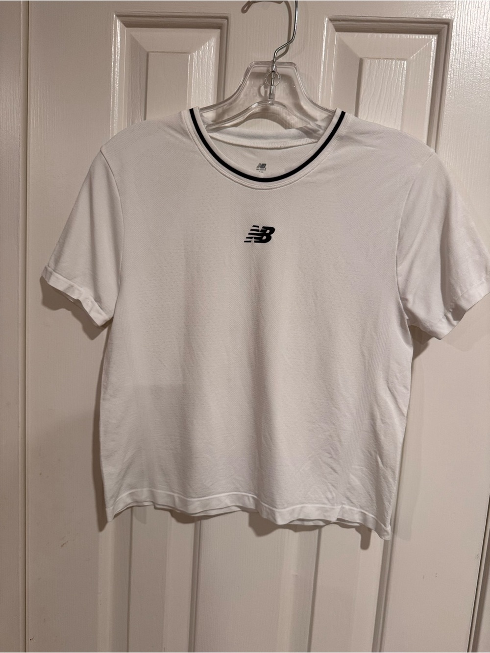 New Balance White Performance Athletic Tee Size Small